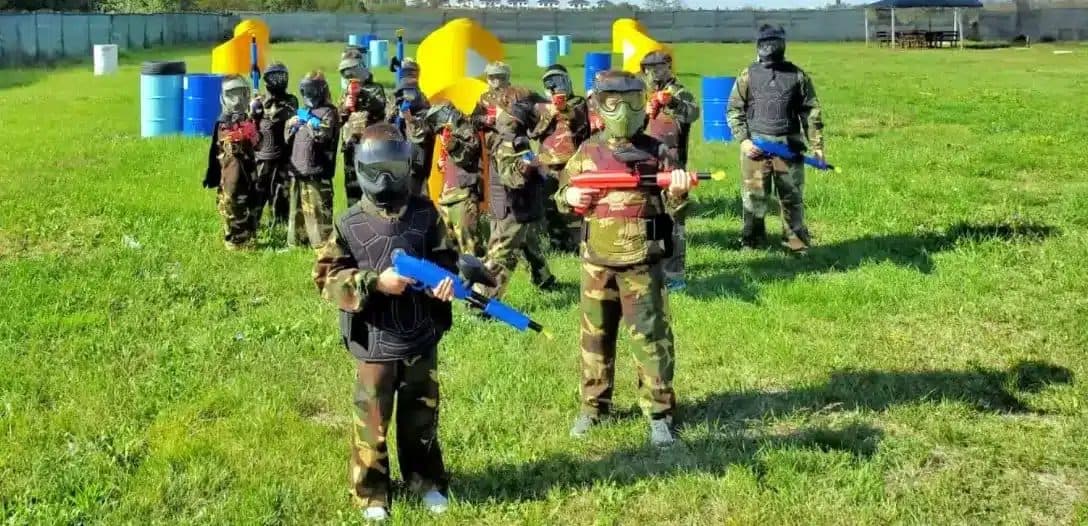Kids lined up at the start, KIDS field