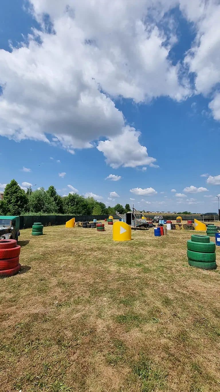 The colorful KIDS field, with painted obstacles, Paintball Hunter