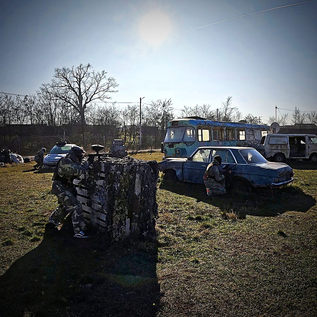 Vedere largă a vehiculelor abandonate, Area 51