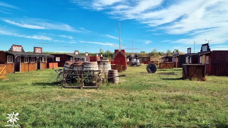 Decorul Wild West construit complet pe terenul Westwood, Paintball Hunter Chiajna