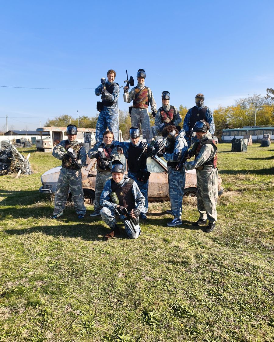 Jucător de paintball în acțiune pe teren, Paintball Hunter Chiajna