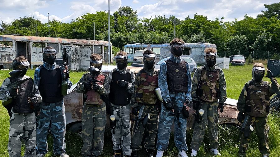 Echipă de jucători înainte de rundă, Paintball Hunter